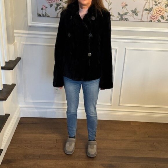 Black Double Breasted Mink jacket never worn.  Would fit sizes 4 and 6. - Picture 7 of 9